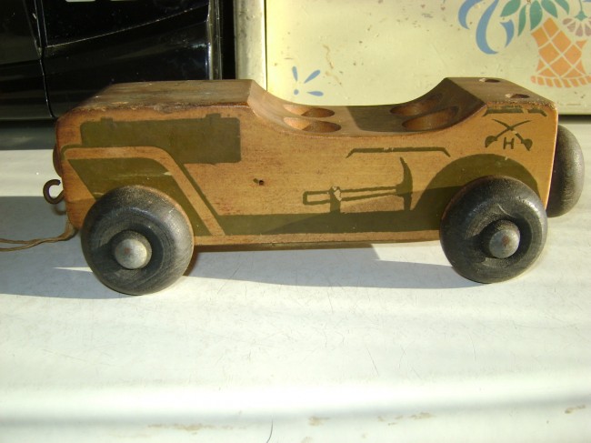 holgate-jeep-wood-pull-toy1
