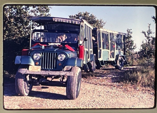 1968-chevron-island-tour-jeep-slide-7