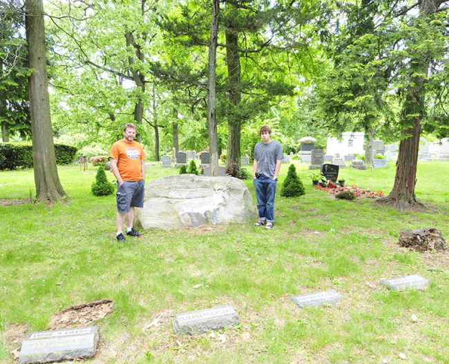 2013-05-26-karson-david-eilers-grave-sites-roslyn