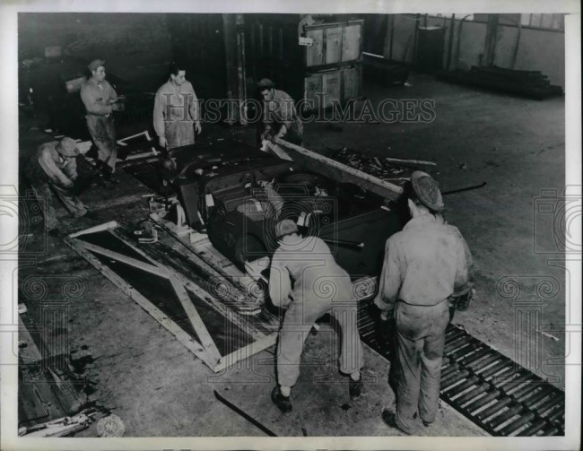 1943-10-28-britain-boxed-jeep-assembly1