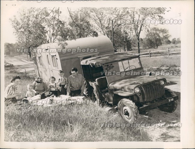 1945-07-19-cj2a-picnic-with-camper1