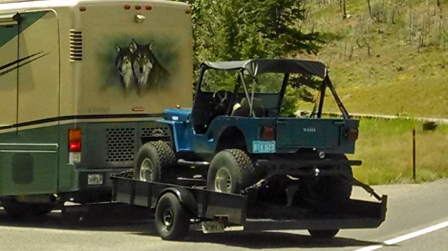 jeep-trailer-outside-yellowstone