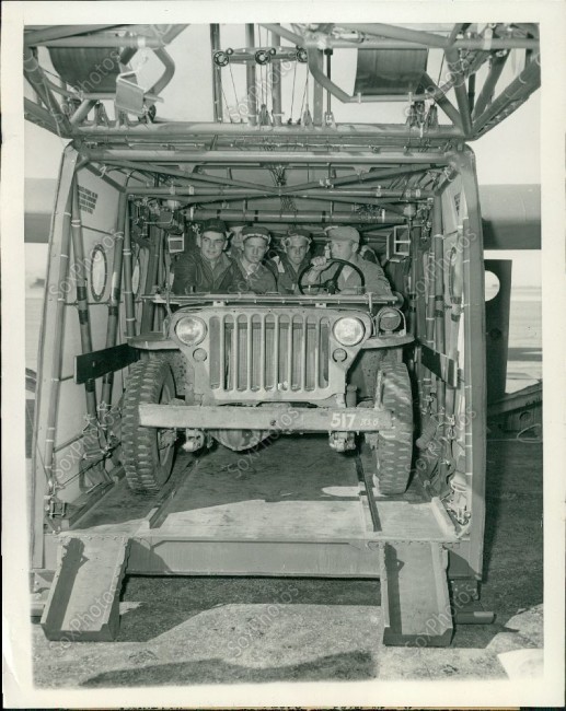 1943-02-24-jeep-soldiers-in-glider1