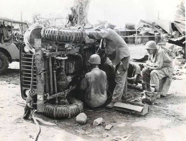 1945-01-06-leyte-jeep-medics1