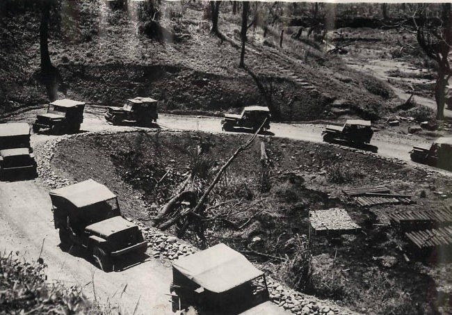 1943-05-21-burma-jeep-convoy1