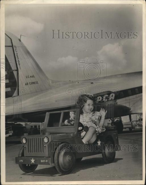 1944-11-17-girl-jeep-washington-airport1