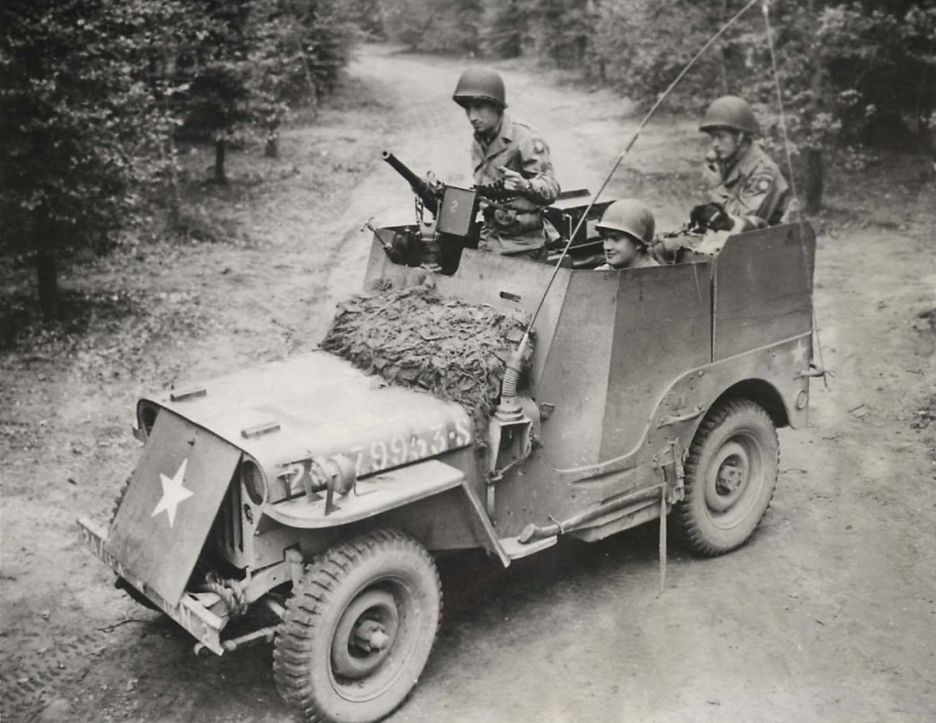 1944-12-10-82nd-airborne-armored-jeep1