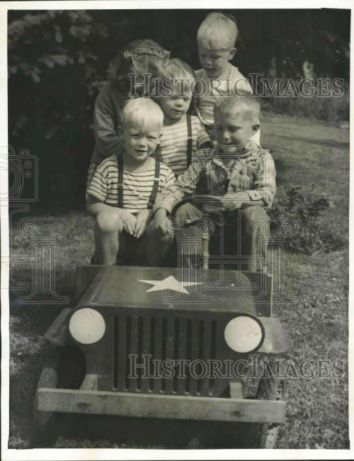 1946-06-29-seattle-kids-jeep1
