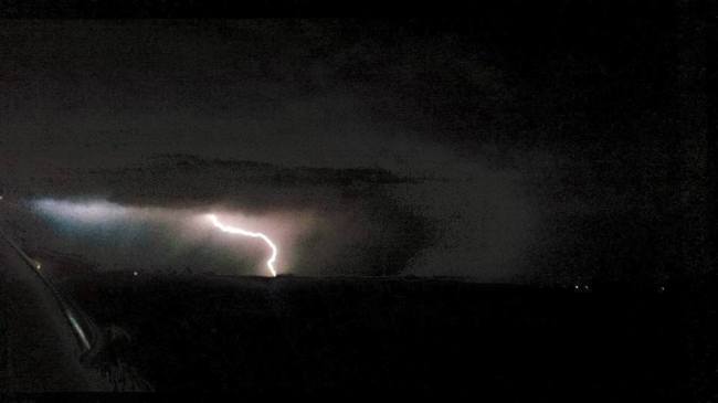 2015-04-23-stong-compound-lightning