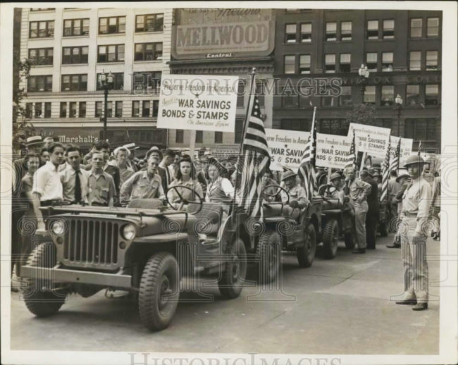1942-06-22-war-bond-campaign-parade1