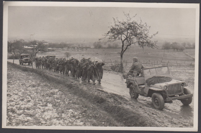 1944-11-14-allied-prisoners-jeep1