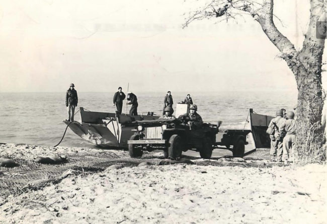 1943-06-17-slat-grille-beach1