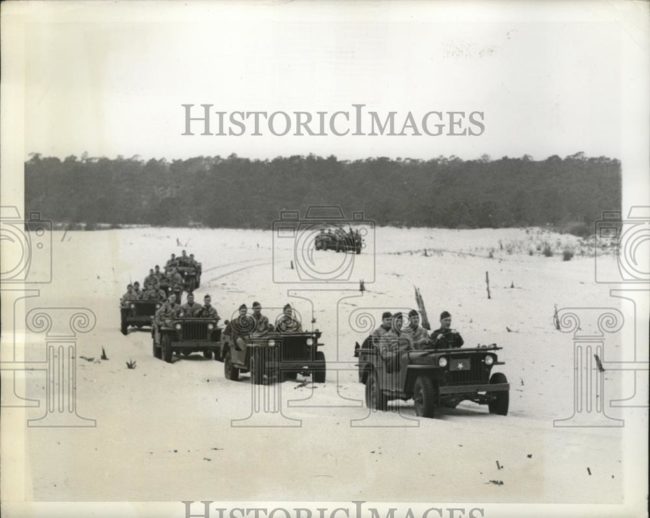 1942-04-22-fort-story-jeeps1