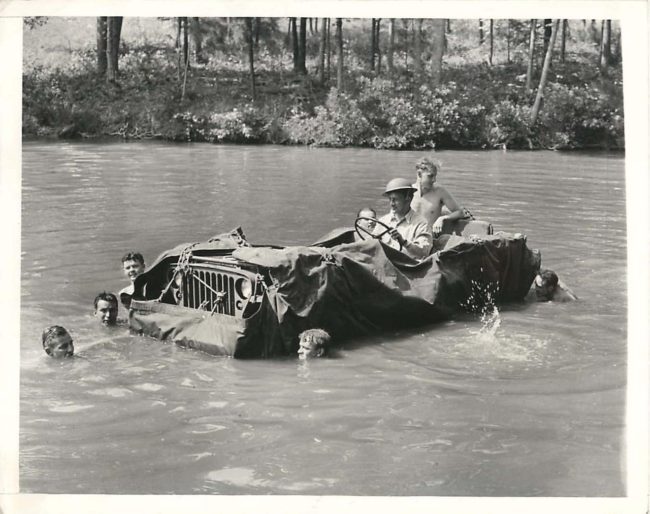 1942-05-25-floating-jeep1