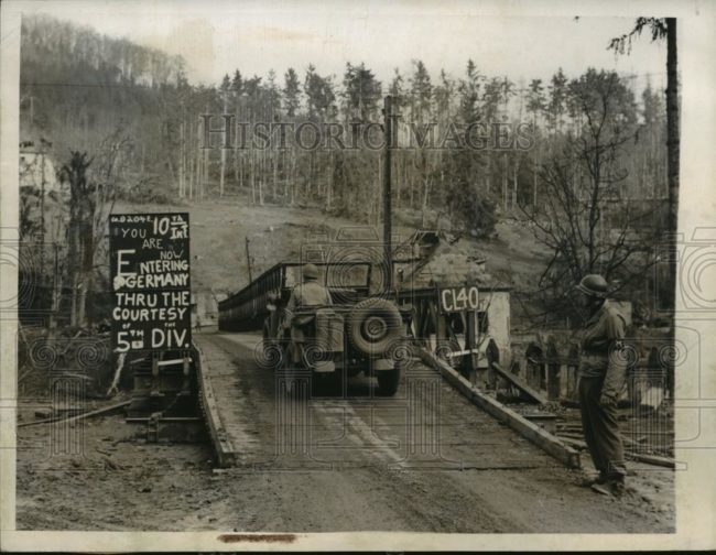 1945-03-03-entering-bridge-5th-division1