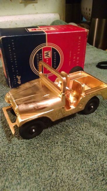 gold-plated-jeep-with-box