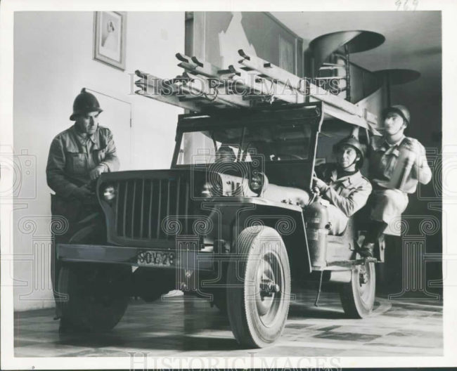 1952-11-24-vatican-fire-jeep1