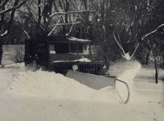 1954-10-kaiser-willys-news-snow-plows2