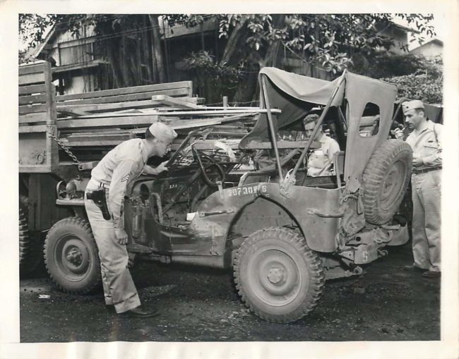 1946-03-07-manila-wrecked-jeep1