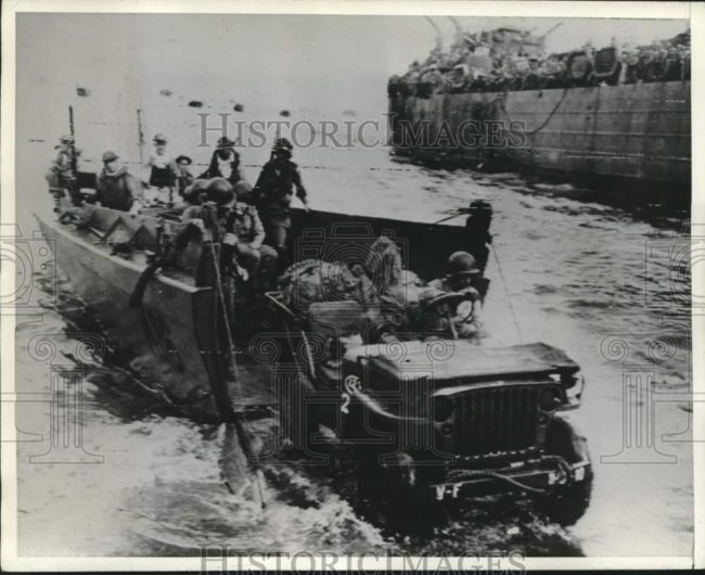 1944-04-28-hollandia-invasion1