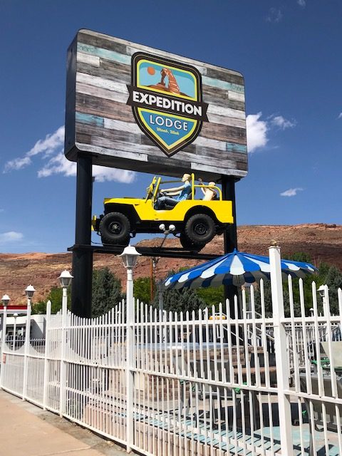 2019-05-05-moab-yellow-jeep2