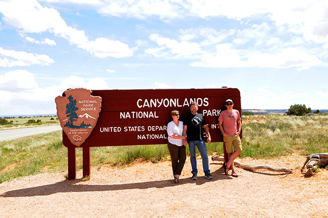 2019-05-05-white-rim-canyonlands-sign