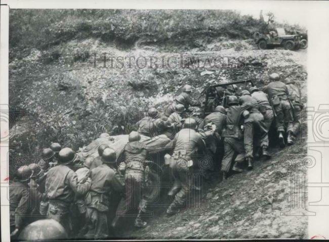 1951-11-08-korea-troops-pushing-jeep-up-hill1