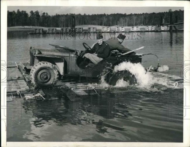 1941-01-24-bantam-brc60-raft1