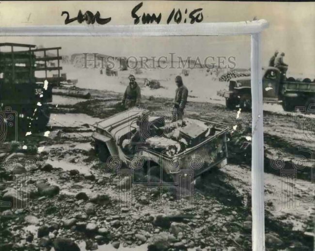 1943-05-09-jeep-stuck-in-mud-alaska1
