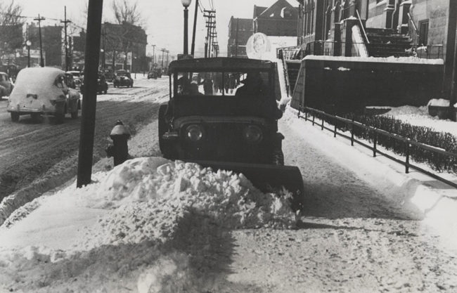 free-library-of-philadelphia-snow-jeep-sidewalk