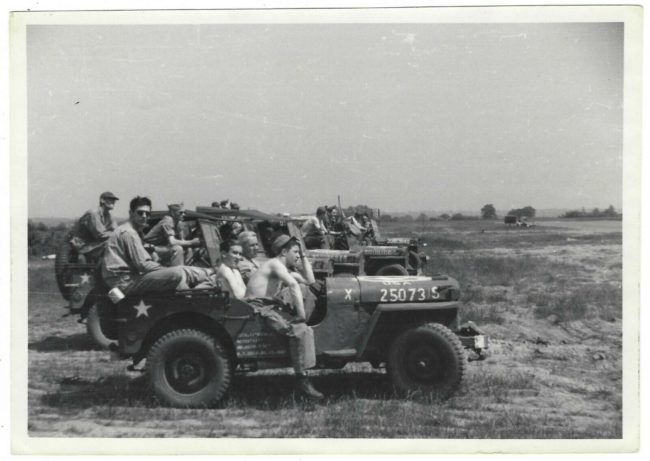 random-photo-wwii-soldiers-jeeps