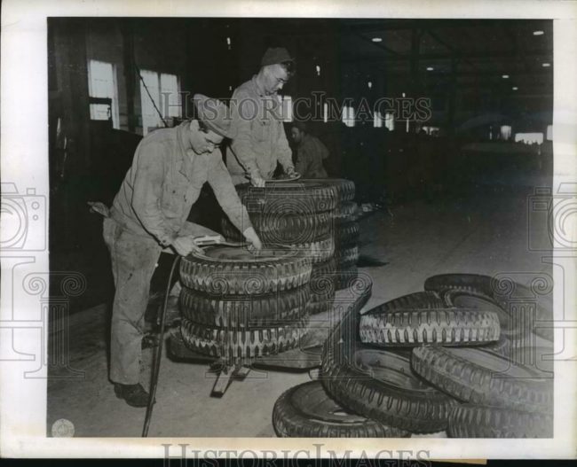 1943-11-03-jeep-tires1