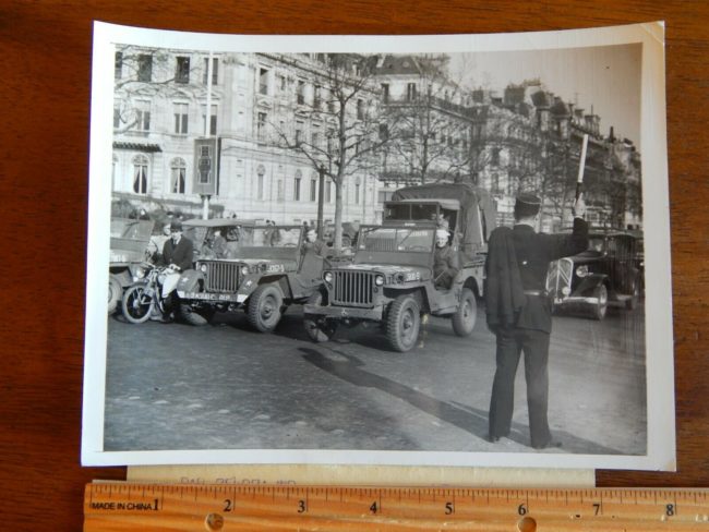 1945-03-29-paris-jeeps-1