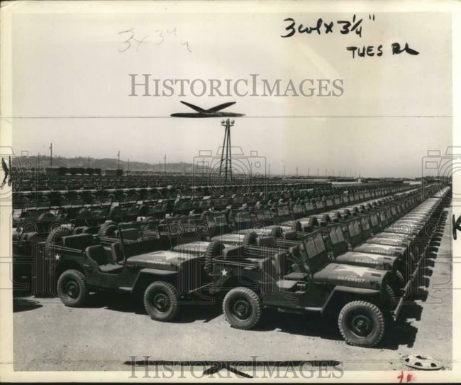 1951-10-16-jeeps-lined-up-japan1