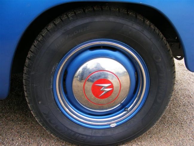 1954-willys-aero-ace-hubcap