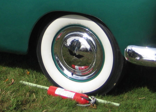 1955-willys-bermuda-hubcap
