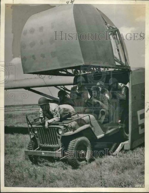 1943-09-06-glider-jeep-texas-training-1