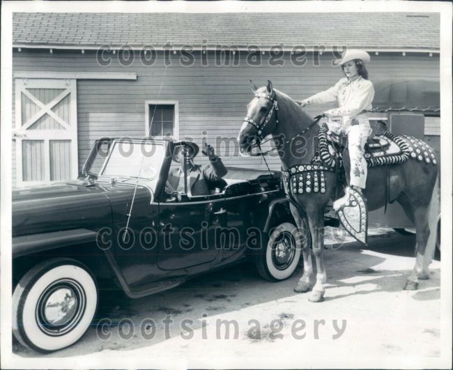 1950-jeepster-horse-photo