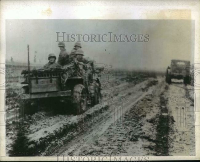 1943-11-03-italy-mud-jeep-soliders1