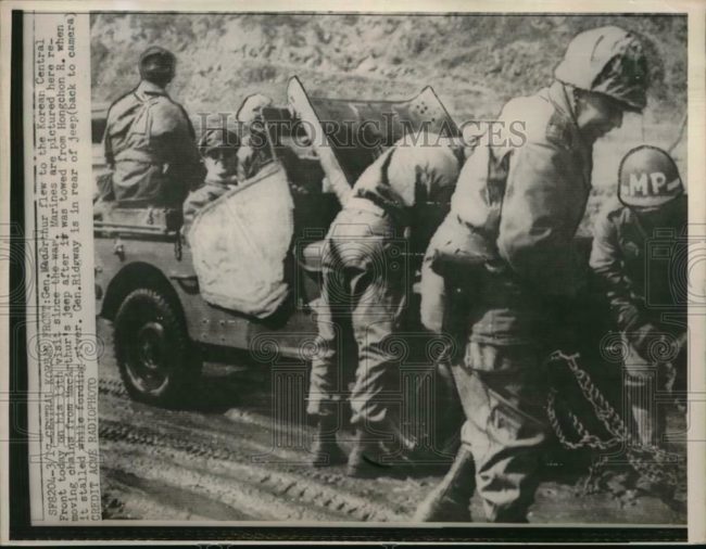 1951-03-20-mcarthur-jeep-chain-removal1
