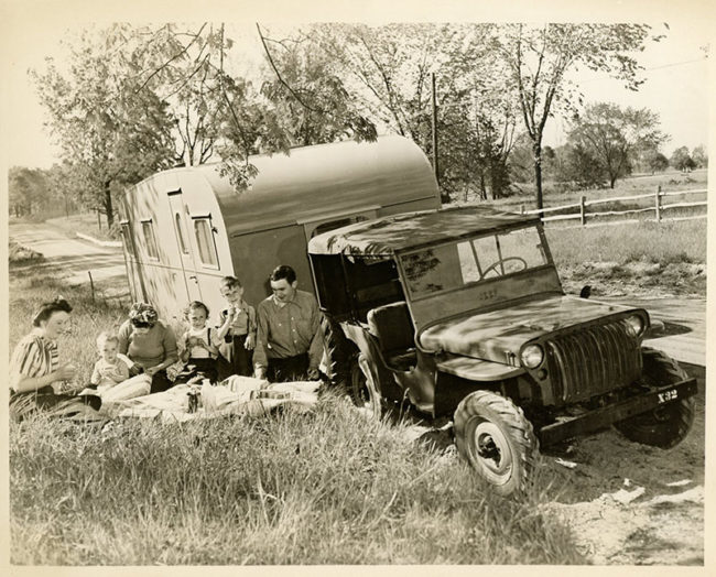 1945-07-willys-overland-press-kit-photo10-lores