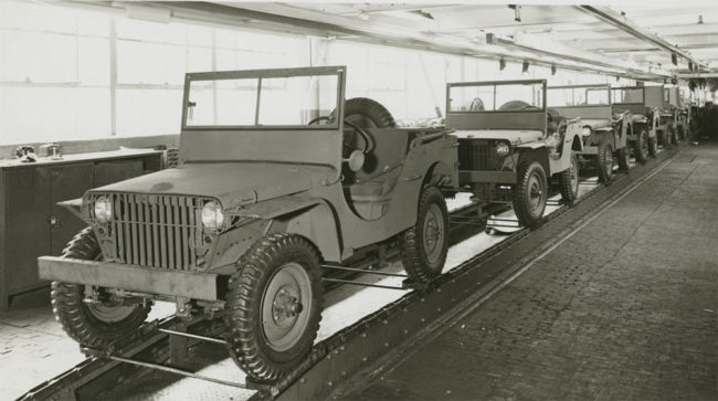 1941-03-28-ford-gps-assembly-line-lores
