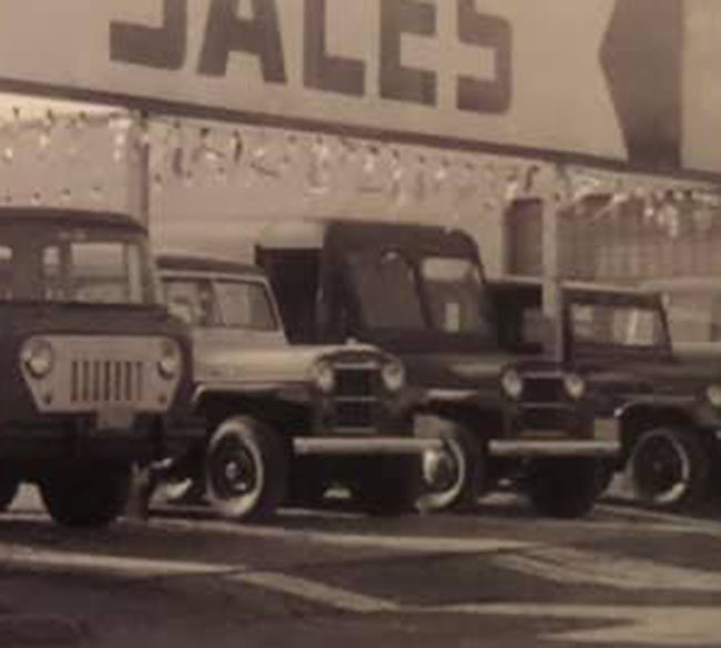 1957-park-jeep-sales-photo-fb-dealer2