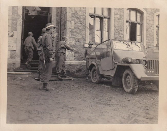 1945-jeep-hodges-bradley-eisenhower3