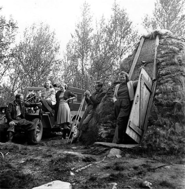 1948-swedish-photo-people-hut