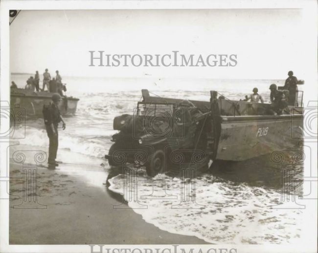 1942-08-30-guadacanal-jeep-ashore1