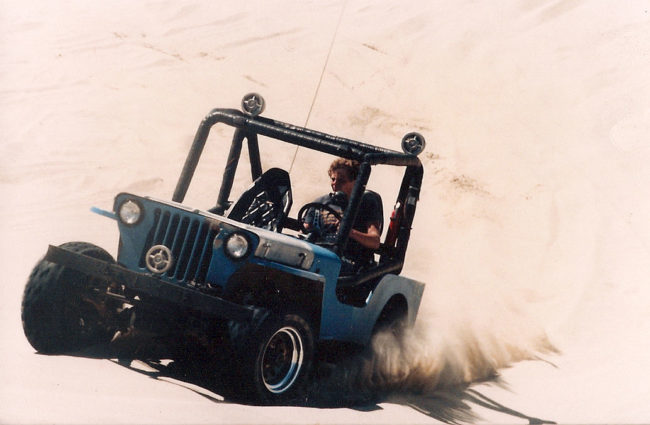1985-blue-jeep-sand-dunes-wwjc5
