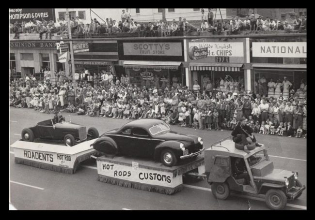 vintage-jeep-in-parade